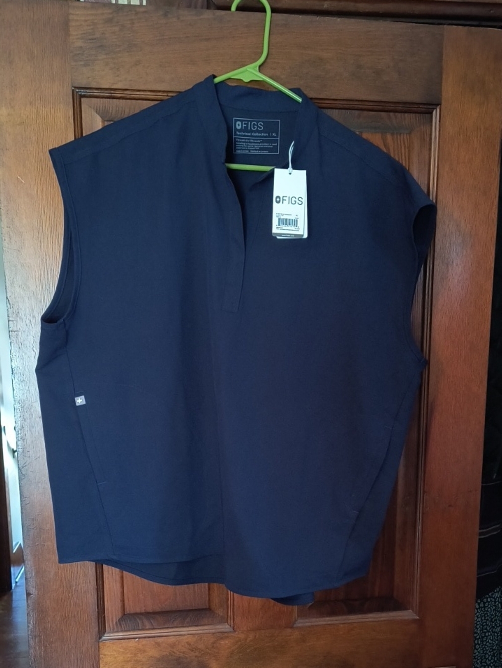 NWT FIGS Women’s Navy Oversized Scrub Top